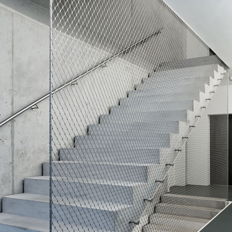 Staircase protection mesh